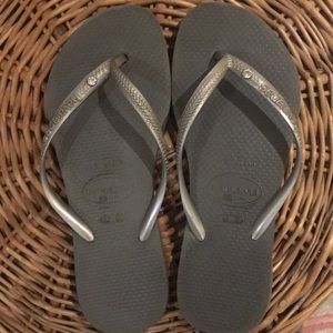Silver Havaianas slim flip flops